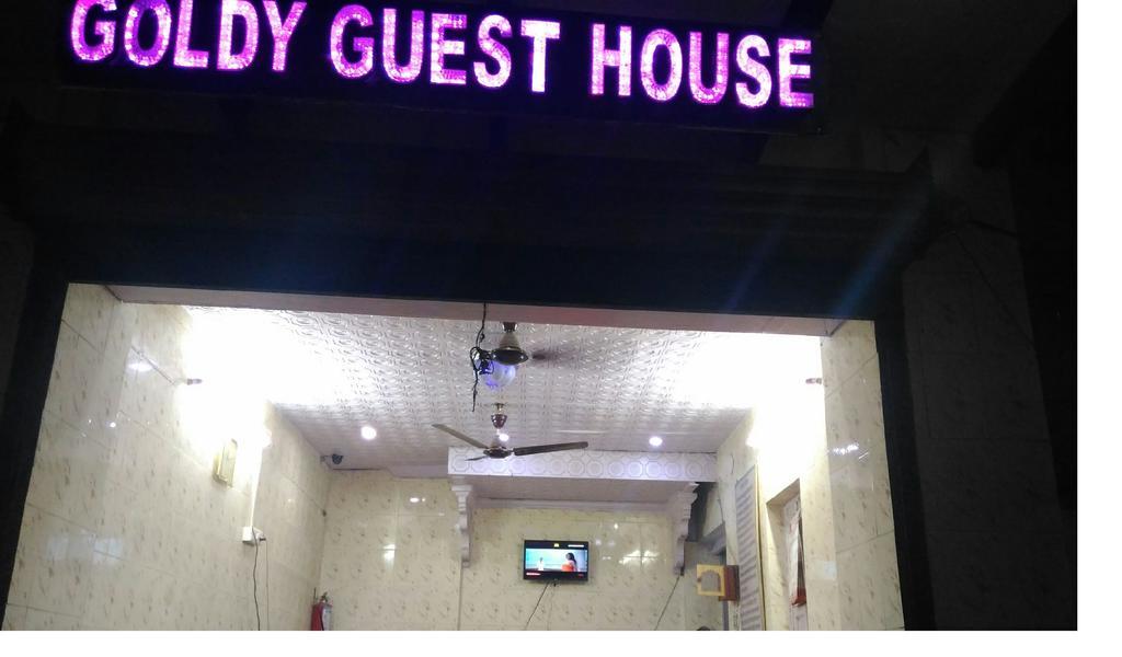 Goldy Guest House Varanasi Exteriör bild